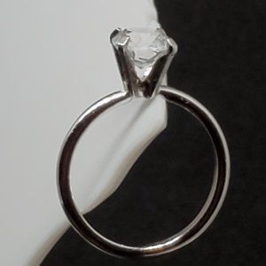 The Uncas Mfg. Co. 1980's Vanderbilt 7 Band Ring